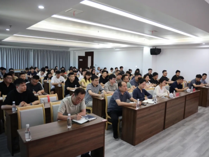 市城投集團召開中央八項規(guī)定精神學(xué)習(xí)教育專題黨課